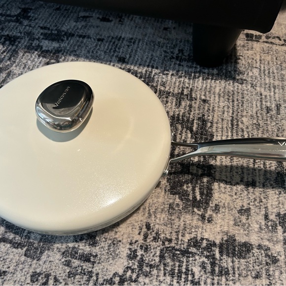 Pebble Wok with Lid - Cream and Green - Picture 3 of 4